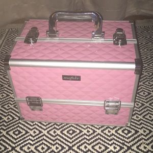 Mefeir makeup case